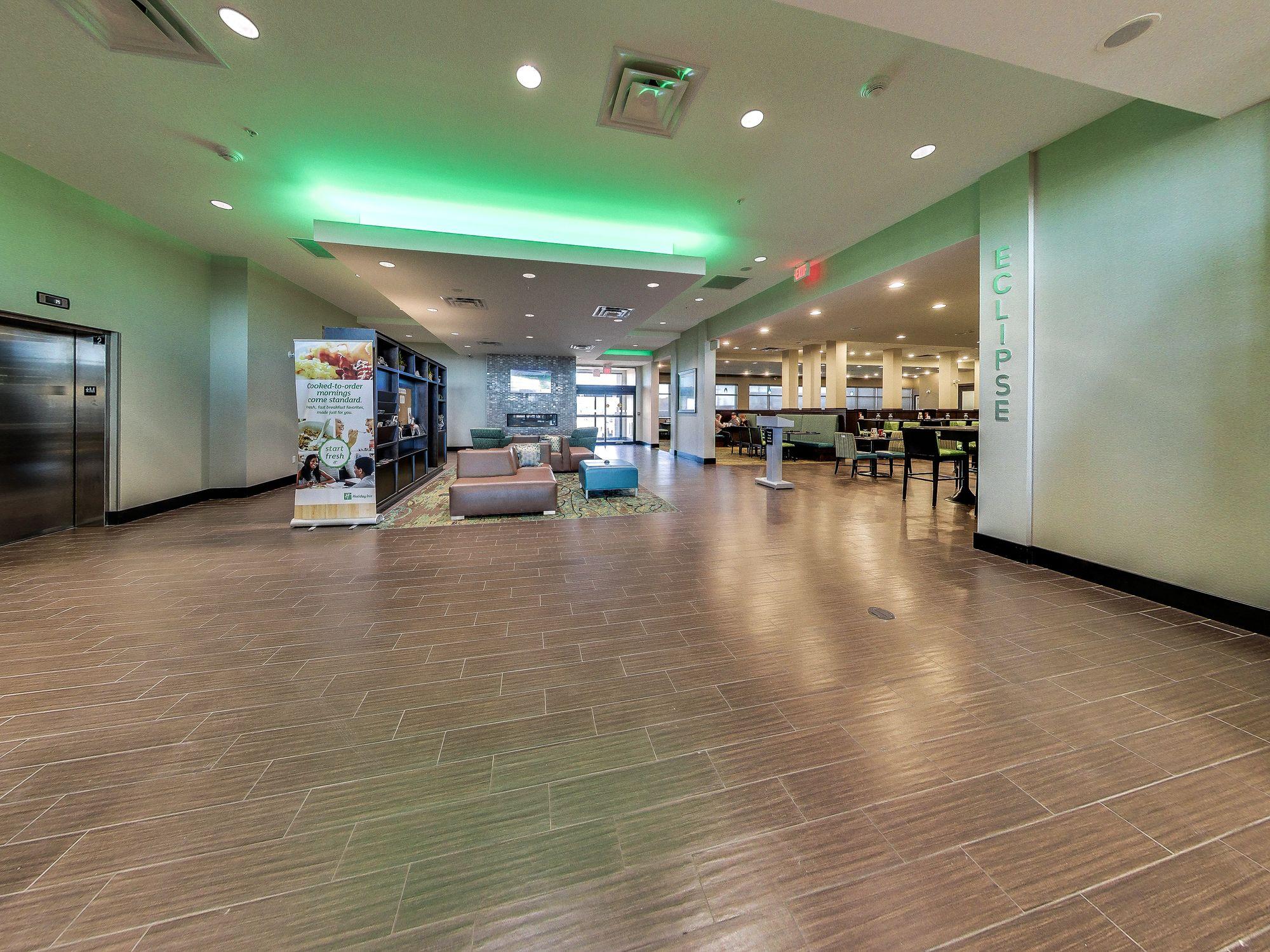 埃德蒙顿机场会议中心假日套房酒店 尼斯库 外观 照片