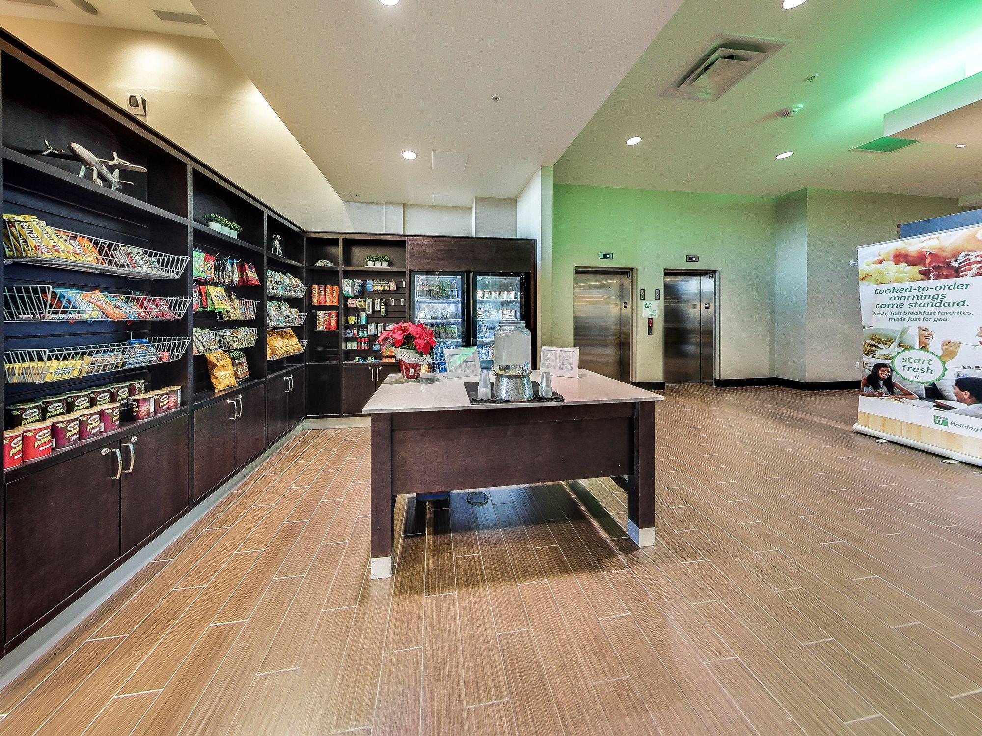 埃德蒙顿机场会议中心假日套房酒店 尼斯库 外观 照片